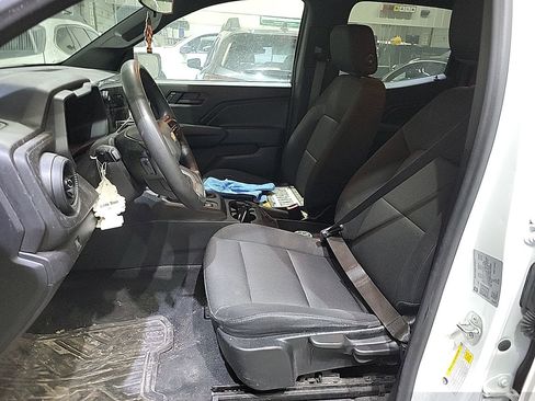 Used 2024 Chevrolet Colorado W/T image 10