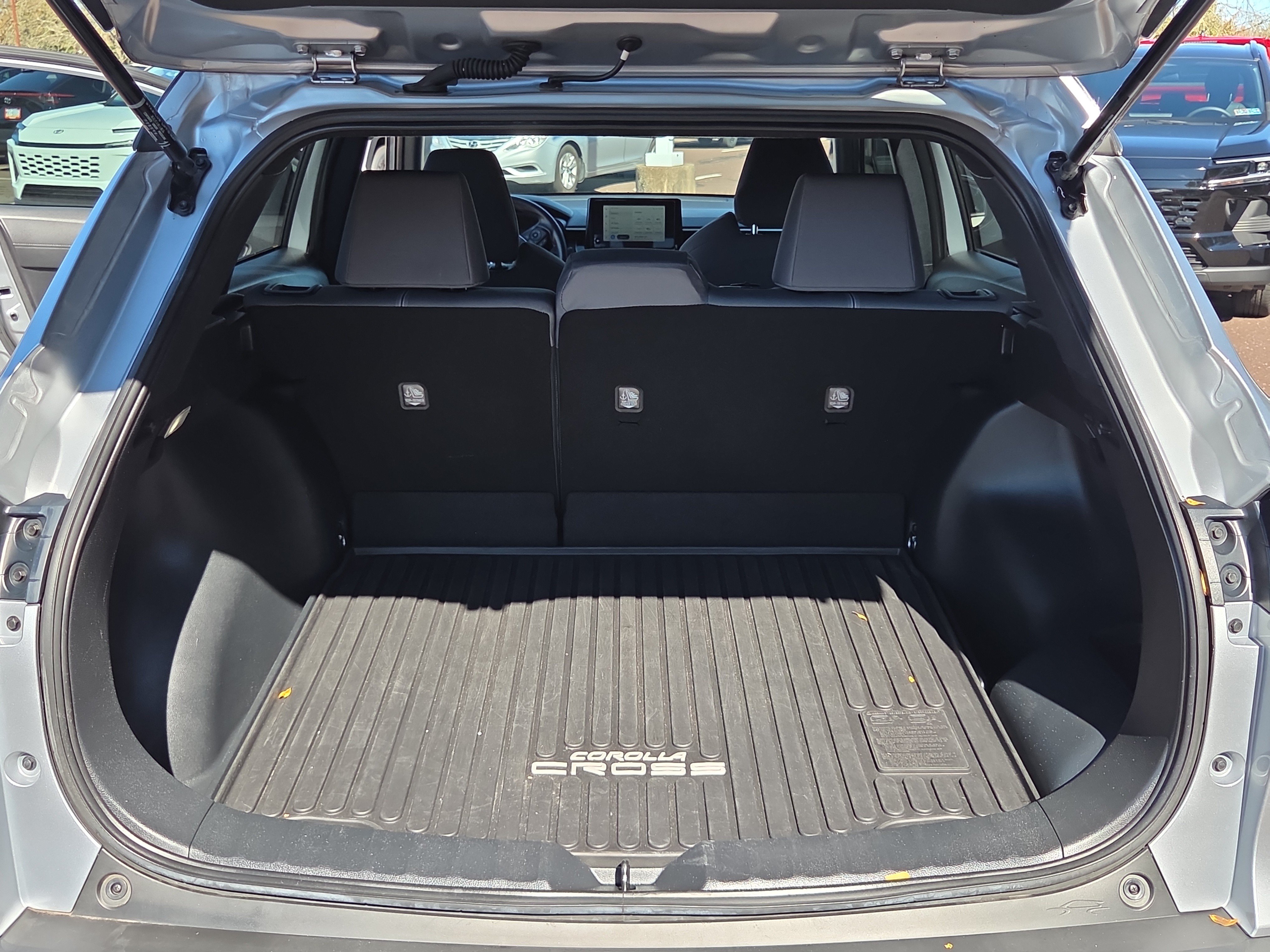 Certified 2023 Toyota Corolla Cross AWD Hybrid w/ Moonroof Package image 30