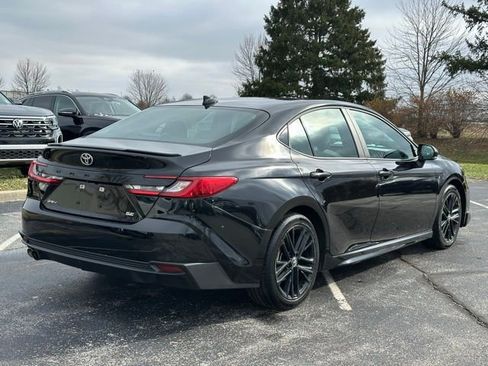 Used 2025 Toyota Camry SE image 7