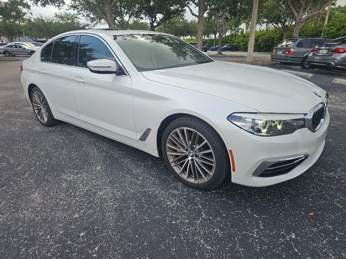 Used 2020 BMW 530i w/ Luxury Package RWD image 2
