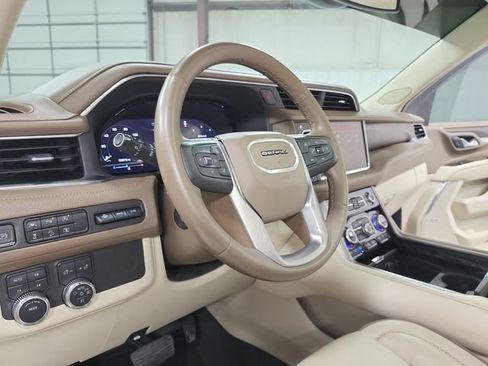 Used 2023 GMC Yukon Denali AWD/4WD image 18