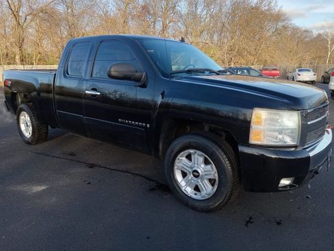 Used 2007 Chevrolet Silverado 1500 LT w/ 1LT Convenience Package image 3