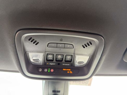 Used 2023 Chevrolet Traverse RS AWD/4WD image 31