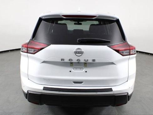 Certified 2025 Nissan Rogue SV image 11