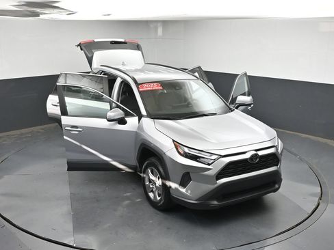 Used 2025 Toyota RAV4 XLE FWD image 46