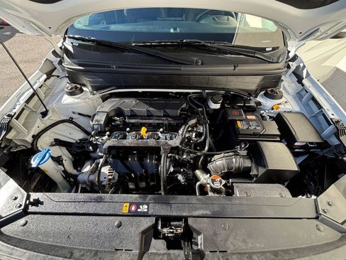 Used 2025 Hyundai Venue SEL image 32