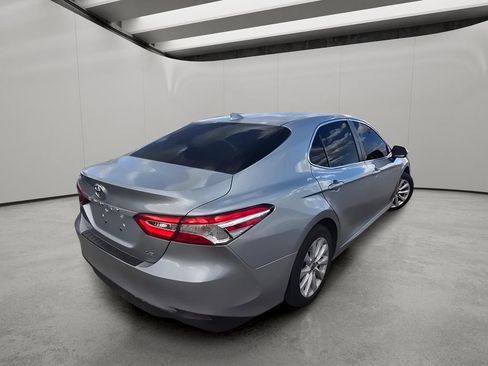 Used 2020 Toyota Camry LE image 9