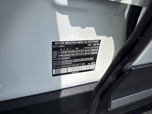 Certified 2025 Mercedes-Benz GLB 250 image 23