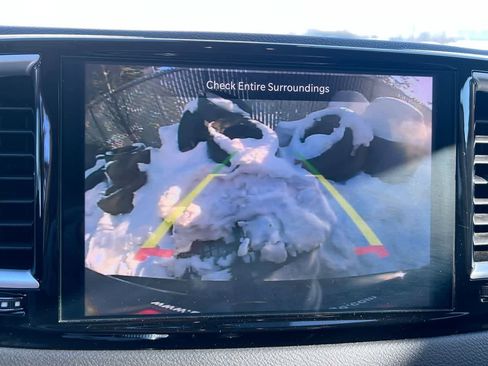 Used 2024 Chrysler Pacifica Touring-L image 17