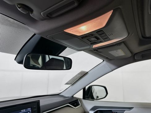 Used 2019 Toyota RAV4 XLE w/ Convenience Package FWD image 18