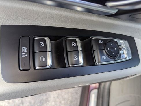 Certified 2022 Kia Telluride SX w/ Towing Package image 16