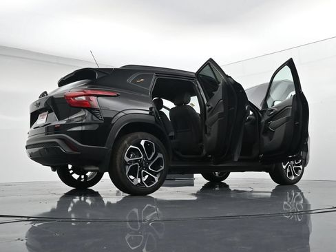 Used 2025 Chevrolet Trax RS w/ Driver Confidence Package FWD image 43