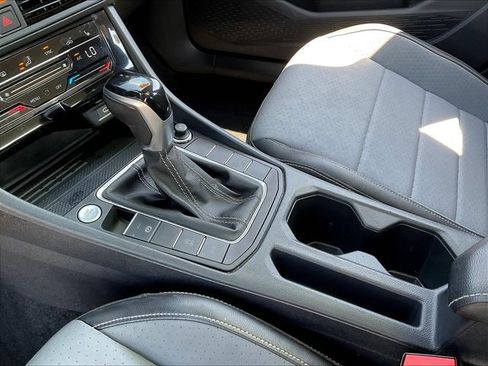 Used 2025 Volkswagen Jetta SE FWD image 19