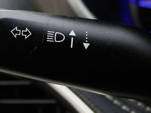 Used 2023 Chrysler Pacifica Touring-L image 26