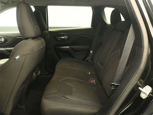 Used 2020 Jeep Cherokee Latitude image 10