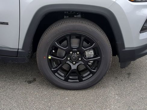 New 2026 Jeep Compass Latitude image 11