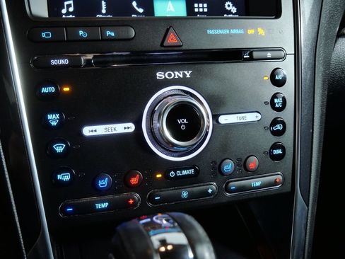 Used 2018 Ford Explorer Limited w/ Equipment Group 301A AWD/4WD image 14