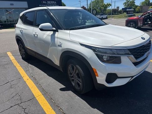Used 2021 Kia Seltos LX AWD/4WD image 1