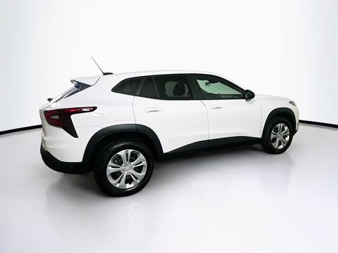 Used 2025 Chevrolet Trax LS image 10