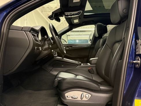 Certified 2026 Porsche Macan AWD/4WD image 5