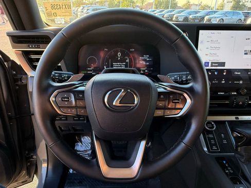 Used 2025 Lexus GX 550 image 24