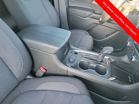 Used 2023 Chevrolet Traverse LT image 48