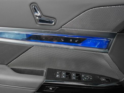 Certified 2024 BMW 740i image 16