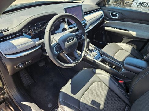Used 2024 Jeep Compass Latitude AWD/4WD image 10
