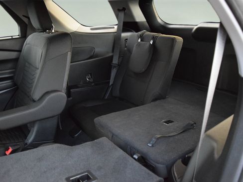 Used 2020 Ford Explorer XLT AWD/4WD image 9