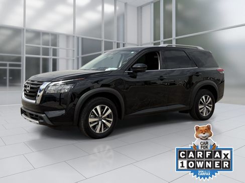 Used 2025 Nissan Pathfinder SL FWD image 2