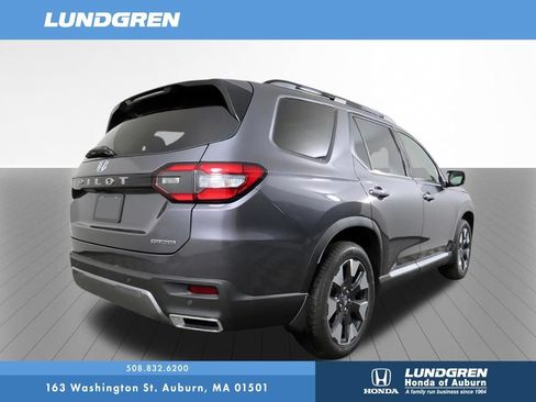 New 2026 Honda Pilot Touring image 7