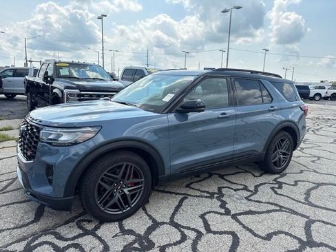 Used 2025 Ford Explorer ST AWD/4WD image 1