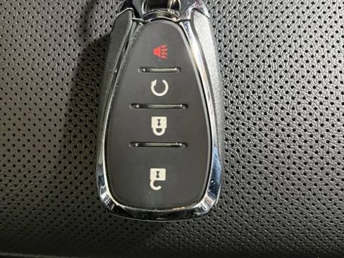 Used 2025 Chevrolet Trax RS w/ Sunroof Package FWD image 25