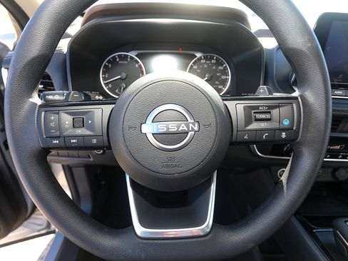 Used 2023 Nissan Rogue SV image 14