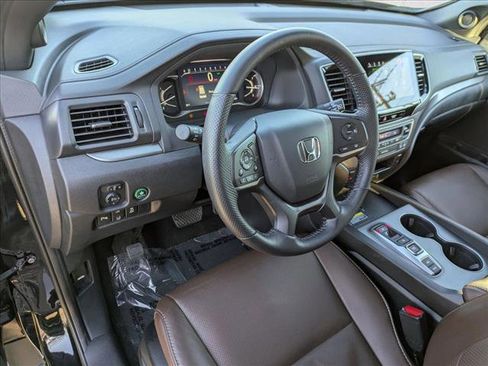 Certified 2025 Honda Passport EX-L image 10