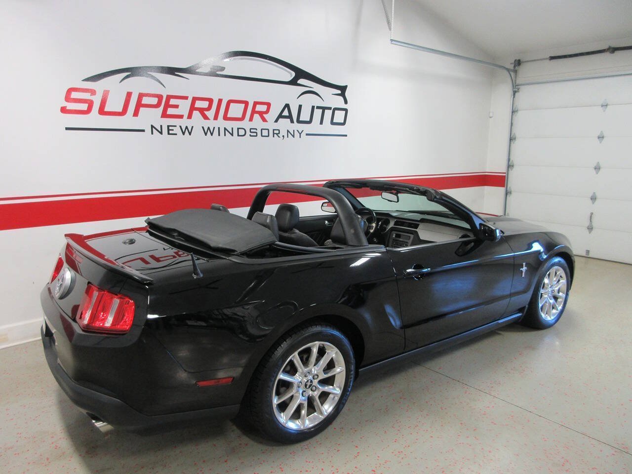 Used 2011 Ford Mustang Premium w/ 202A Rapid Spec Order Code RWD image 14