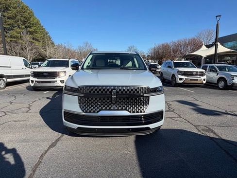 New 2025 Lincoln Navigator L Reserve image 2