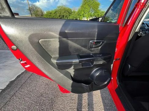 Used 2013 Kia Soul FWD image 12