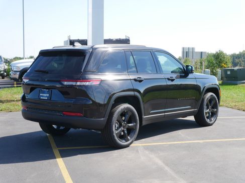 New 2025 Jeep Grand Cherokee Limited w/ Black Appearance Package image 2
