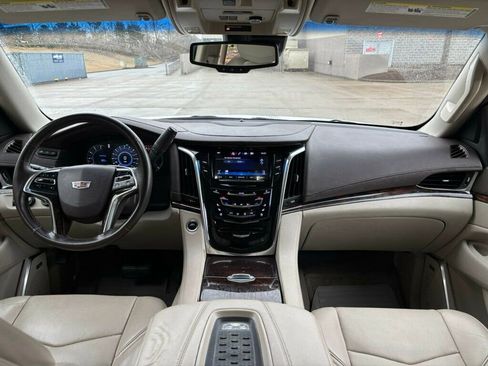 Used 2016 Cadillac Escalade Luxury image 24