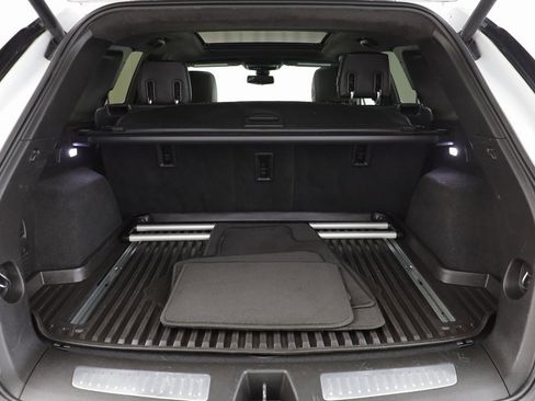 Used 2017 Cadillac XT5 Platinum w/ Driver Assist Package image 19