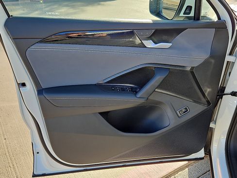 New 2026 Volkswagen Tiguan SE image 13