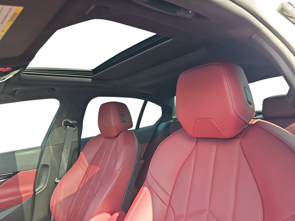 Used 2024 BMW i5 eDrive40i w/ M Sport Package RWD image 29
