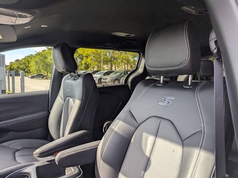 New 2026 Chrysler Pacifica Select w/ S Appearance Package FWD image 13