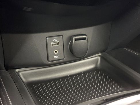 Used 2017 Nissan Rogue SL w/ SL Premium Package image 28