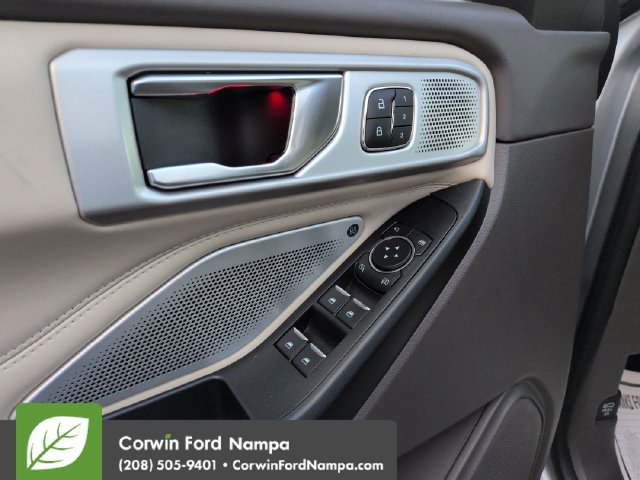 Used 2020 Ford Explorer Platinum w/ Premium Technology Package AWD/4WD image 11