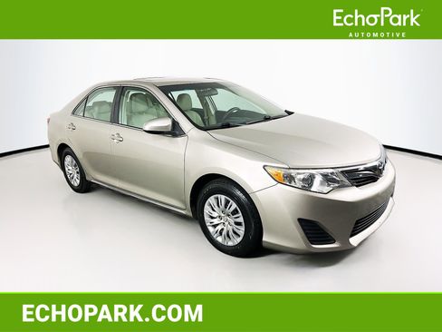 Used 2013 Toyota Camry LE image 1