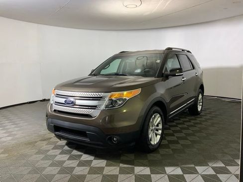 Used 2015 Ford Explorer XLT AWD/4WD image 3