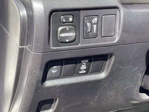 Used 2017 Toyota 4Runner TRD Off-Road AWD/4WD image 19