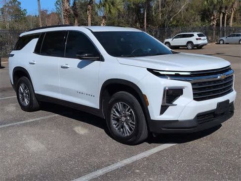 Used 2024 Chevrolet Traverse LT w/ Trailering Package image 2